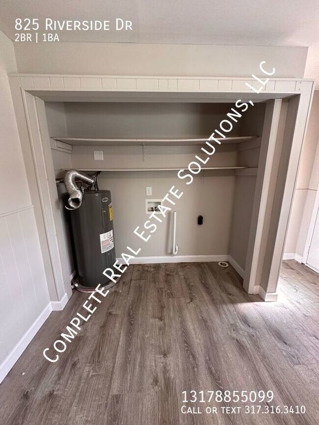 Building Photo - Now Showing this  2 bedroom, 1 bath duplex...