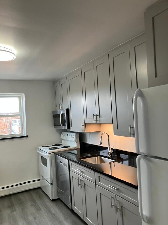 Building Photo - 55 Colborne Rd