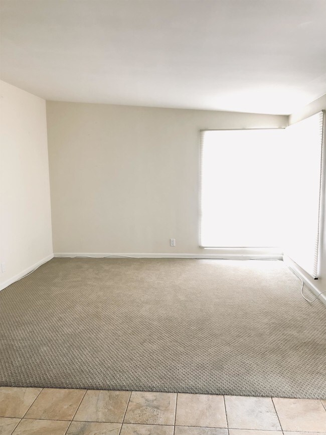 Building Photo - 121 Avenida San Fernando