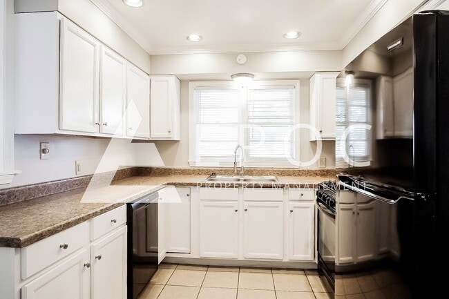 Building Photo - 9719 E 4th St