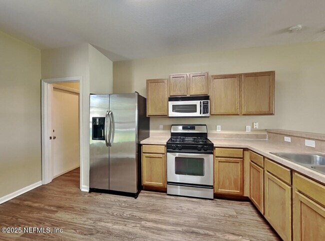 Building Photo - 2467 Eisner Dr