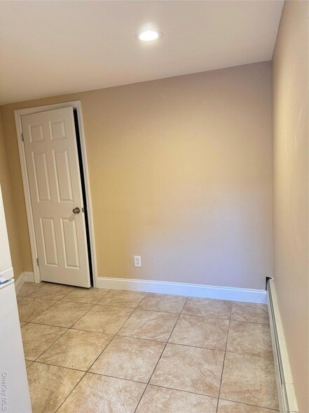 Foto del edificio - 1019 E 230th St