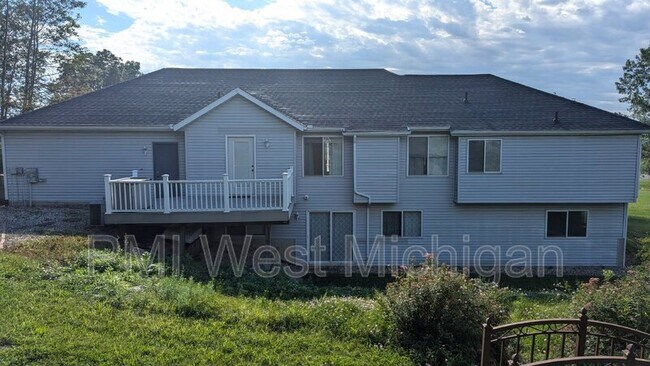 Foto del edificio - 8200 Tipperary Trail SE