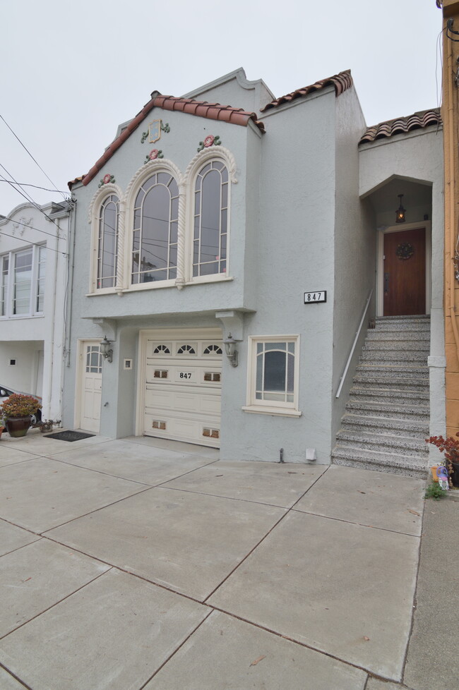 Building Photo - 847 37th Ave