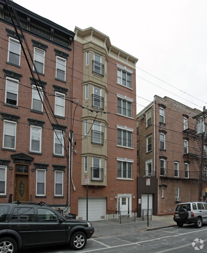 Primary Photo - 605 Grand St
