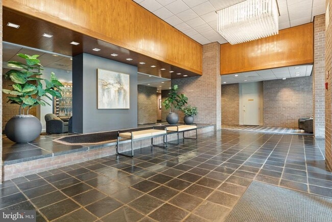 Foto del edificio - 1800 Old Meadow Rd
