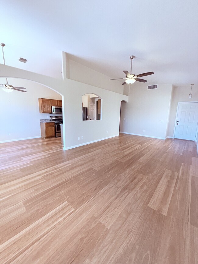 Foto del edificio - 9102 N Safflower Ln