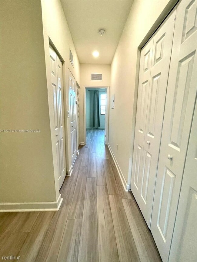 Building Photo - 2 br, 2.5 bath House - 9254 W 33rd Ln