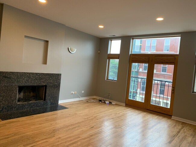 Foto del edificio - 2302 W North Ave