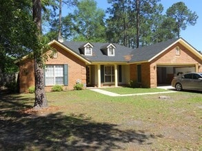 Building Photo - 516 Wellington Way