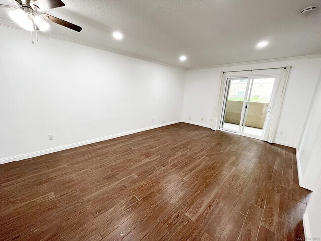 Building Photo - 7545 Charmant Dr