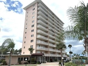 Building Photo - 404 S Beach St