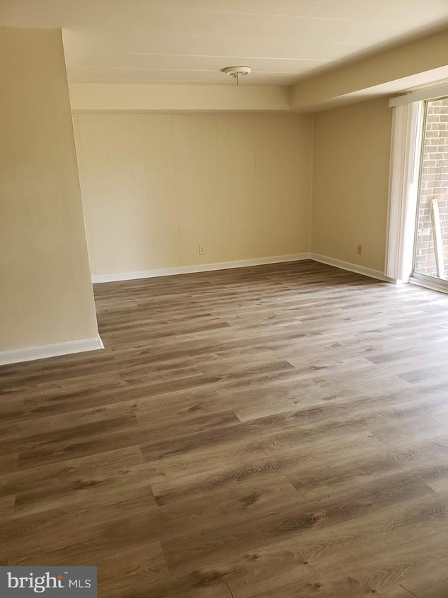 Foto principal - 6011 Emerson St