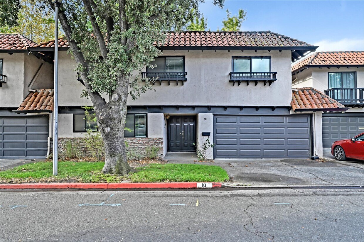 Primary Photo - 10 Pueblo Dr