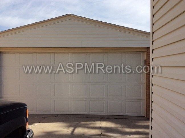 Building Photo - 4894 W Elaine Dr