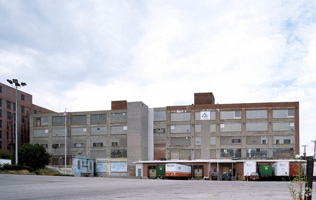 Vista alternativa del edificio - West End Lofts