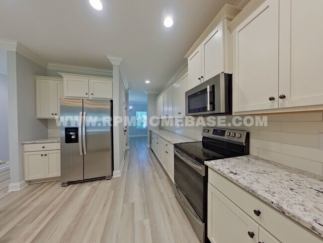 Building Photo - Elegant, 4 Bed, 3.5 bath Nearly New & Move-In Ready in Shalimar