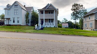 Building Photo - 131 Sturges Ave