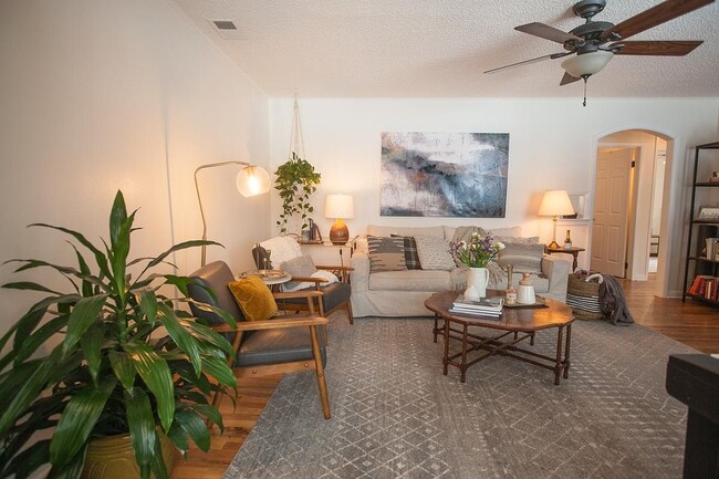 Foto del edificio - 1144 W Myrtle St