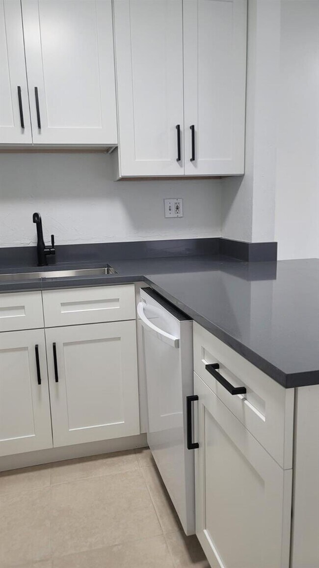 Foto del edificio - 6882 NW 173rd Dr