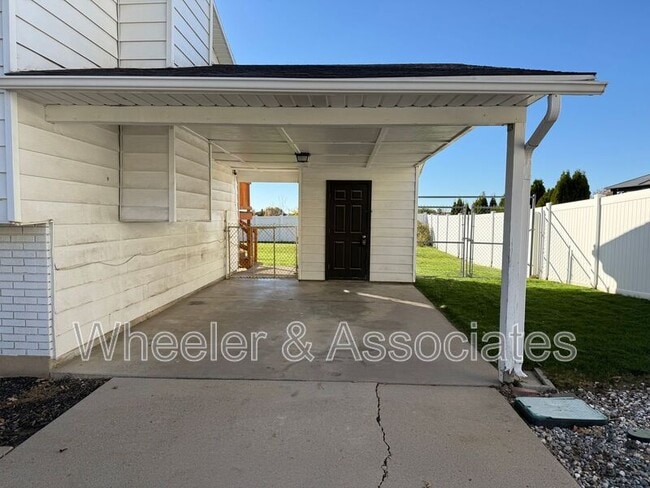 Foto del edificio - 2587 N 1450 E