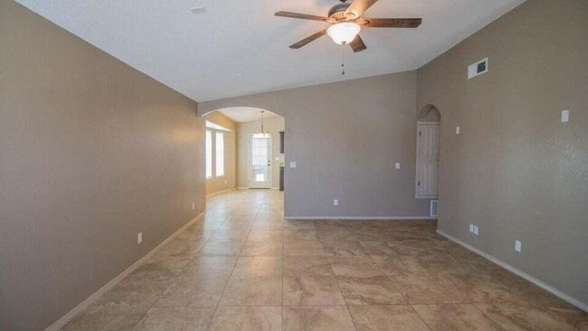 Foto del edificio - 14317 Woods Point Ave