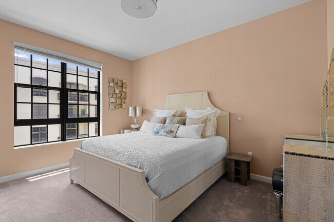 Foto del edificio - 801 S Olive Ave