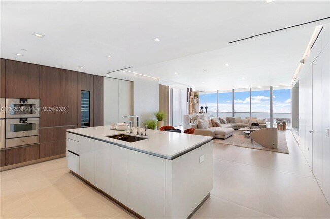 Foto del edificio - 18501 Collins Ave