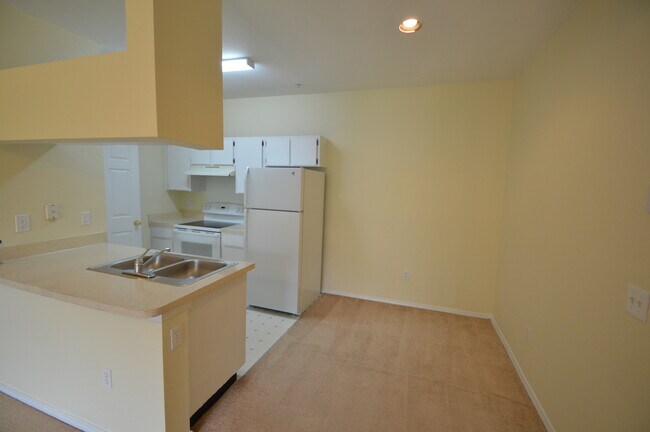 Foto del edificio - TEMPLE TERRACE: Second floor unit $1450 month. Gated Community! Convenient to USF