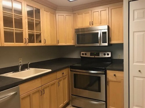 Foto del edificio - Beautiful McLean Condo Near Metro