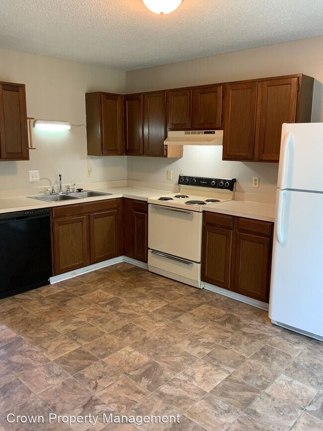 Building Photo - 2 br, 1.5 bath House - 102 D Villas Court
