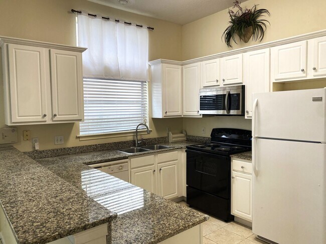 Foto del edificio - 120 Seminole Rd