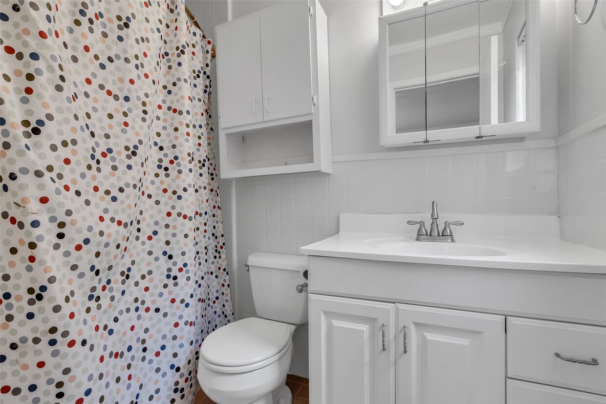 Building Photo - 8821 Dunlap St