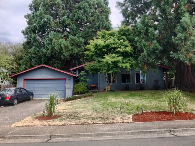 Building Photo - Recently Updated 3 Bedroom House ~ North C...