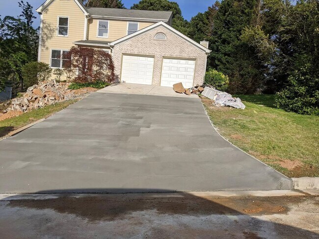 Building Photo - 10365 Meadow Crest Ln