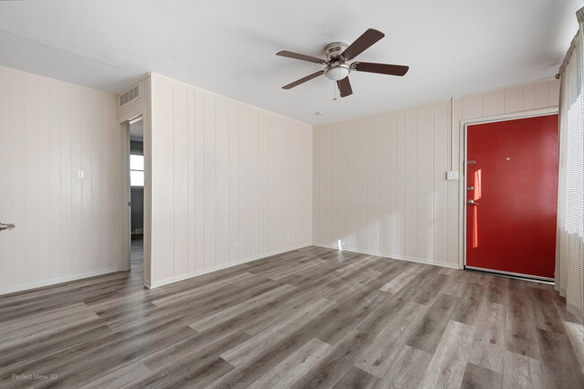 Building Photo - 1703 Pinewood Ln