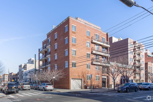 Building Photo - 2303 31st Ave