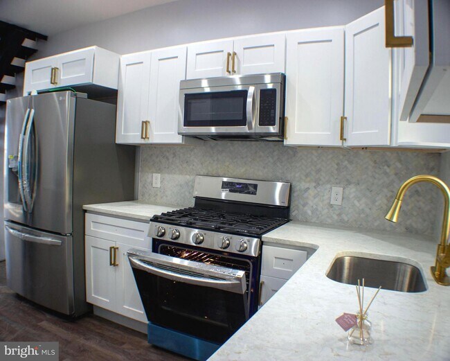 Building Photo - 2057 Emily St