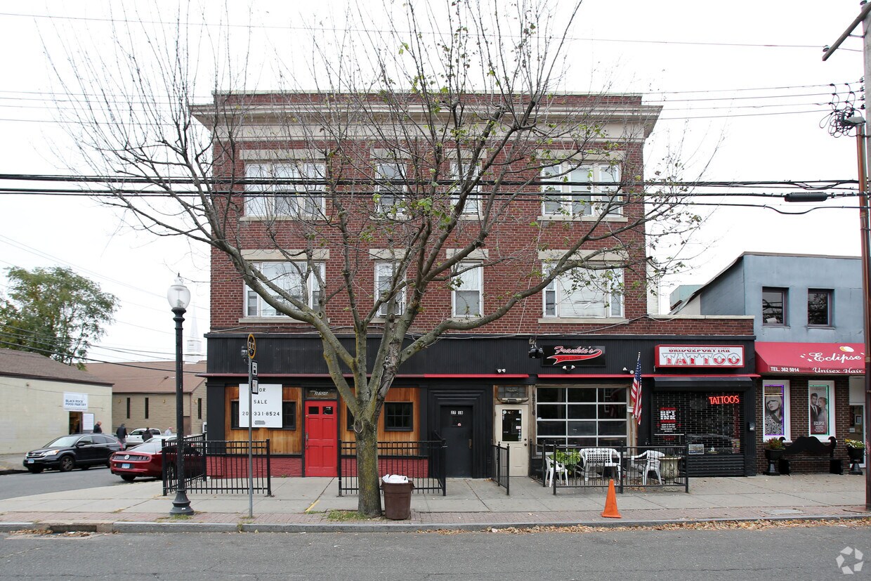 Foto del edificio - 2716-2720 Fairfield Ave