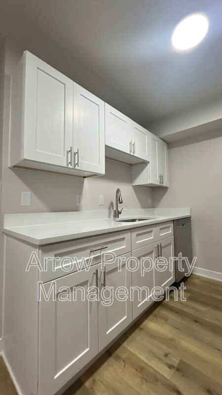 Building Photo - 3405 Holdrege St