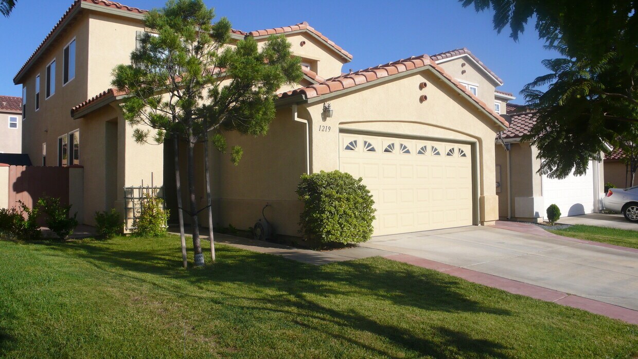 Foto principal - Must See!! Beautiful 4 BD, 3 BA Home In The Great Neighborhood Of Ocean View Hills- San Diego