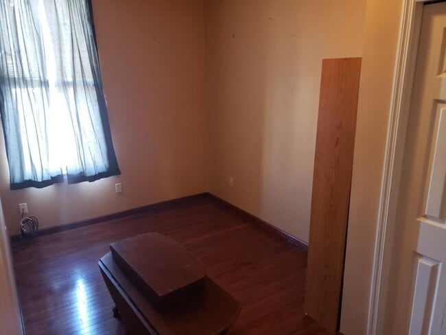 Building Photo - 538 3rd St