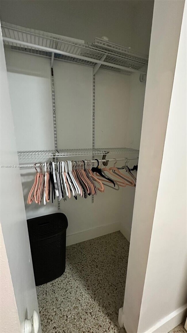 Foto del edificio - 850 NE 124th St