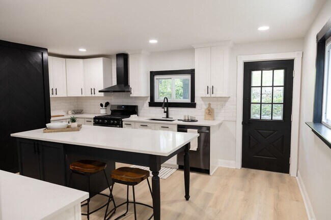 Foto del edificio - 3 bed 1 bath - completely updated in Green...