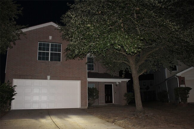 Foto del edificio - 8143 Sanders Forest Ct