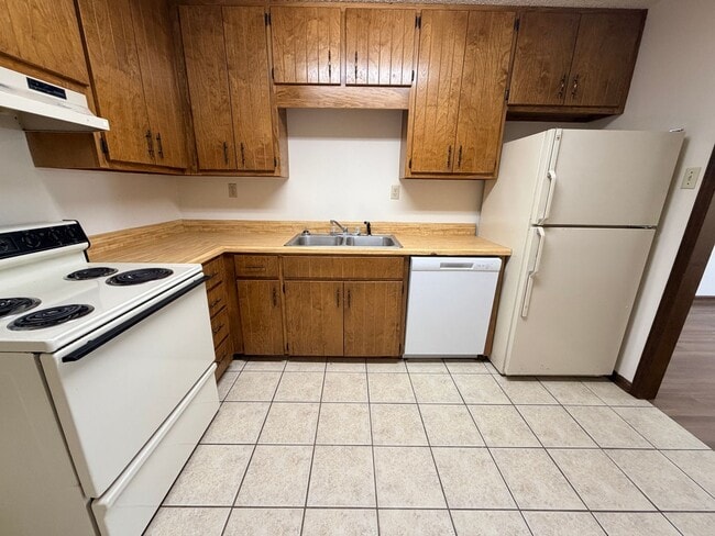 Building Photo - 2 Bedroom/1 Bath Remerton Duplex