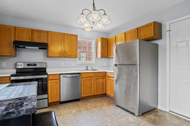 Building Photo - 3bed/2bath Located Right on Campbells Campus!
