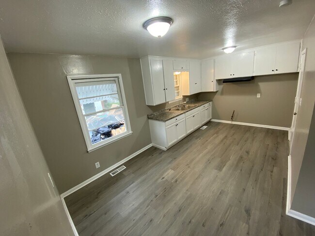Foto del edificio - 4 Bedroom House Available now OKC