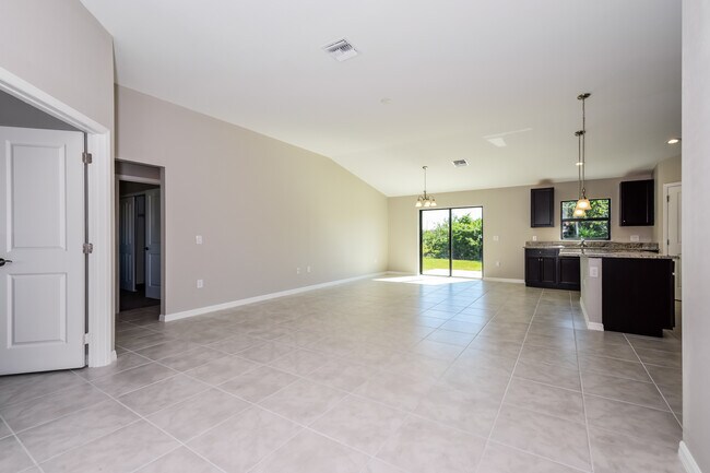 Building Photo - 4916 2nd St W, Lehigh Acres, FL