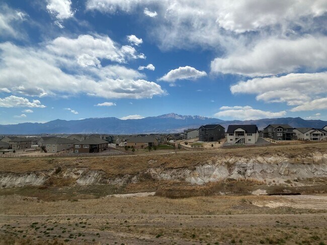 Foto del edificio - 2 Bedroom Home with VIEWS of the Mountains